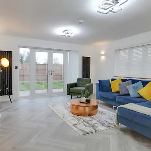 https://villa-kestrel-gardens-dunmow.cambridgehotelsuk.com